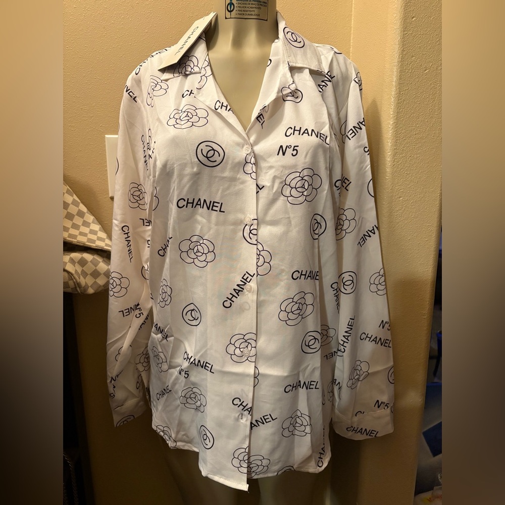Fashion Cream Shirt with Black Logo and Floral Design